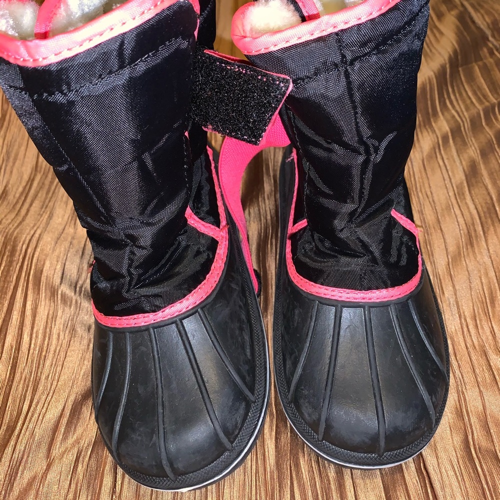 The Children’s Place snow boots